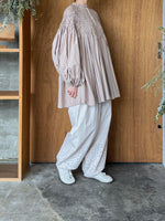 ROBE de PEAU / Circular Smocking Shirt (Greige)
