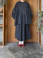 ROBE de PEAU / Circular Smocking Shirt (Charcoal)