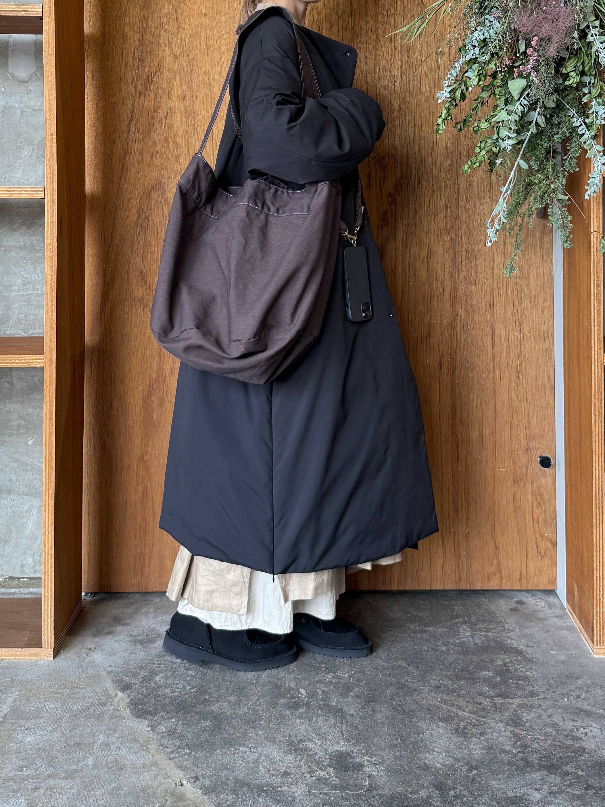 suzuki takayuki × ams, / cylinder tote bag (smoky walnut / ダークブラウン)