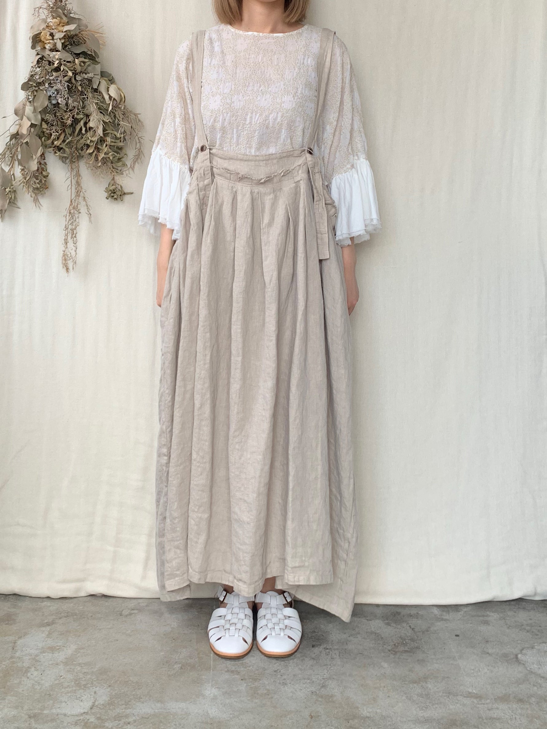 qiri / trees embroidery frill blouse (シロ)