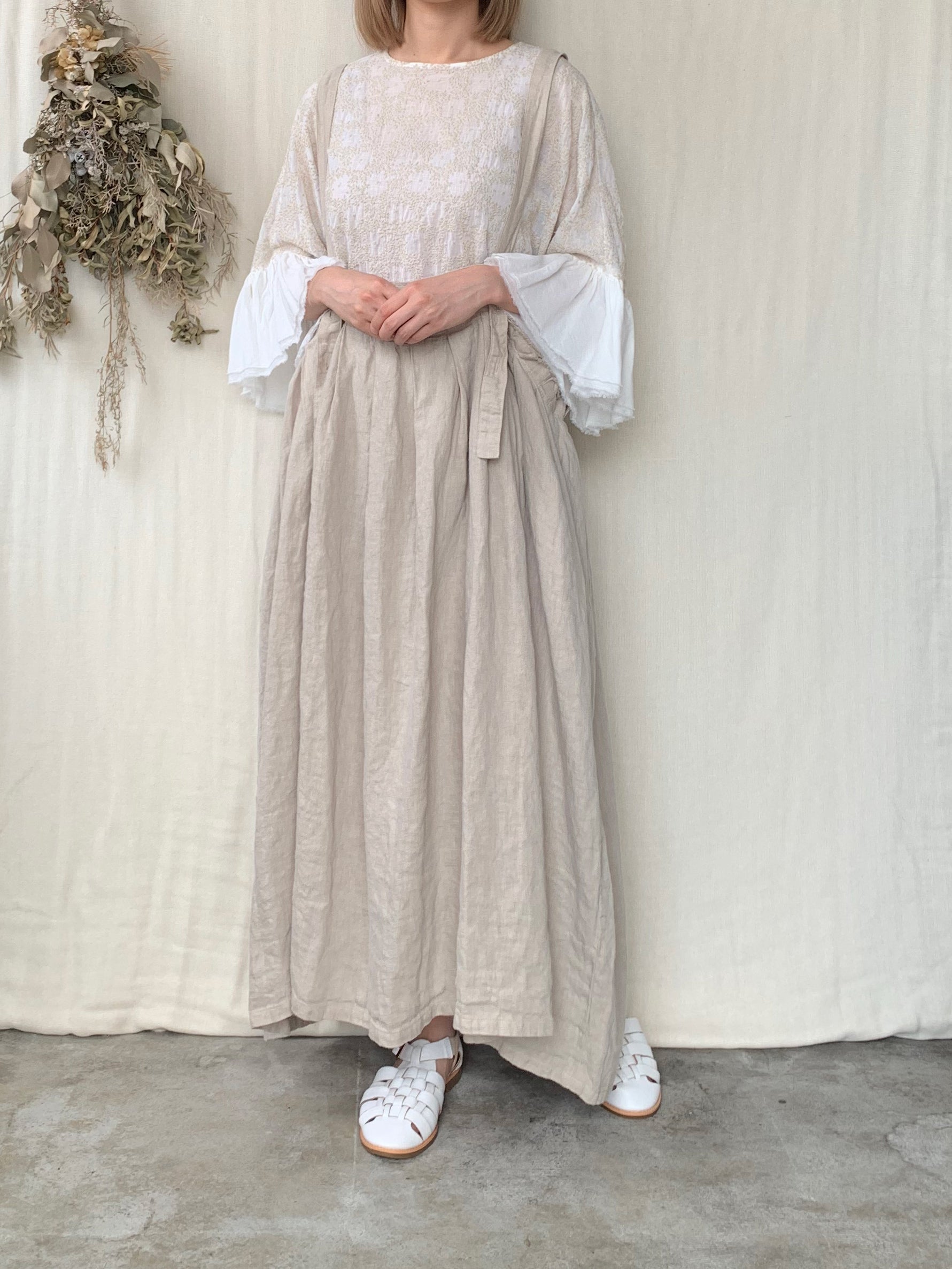 qiri / trees embroidery frill blouse (シロ)