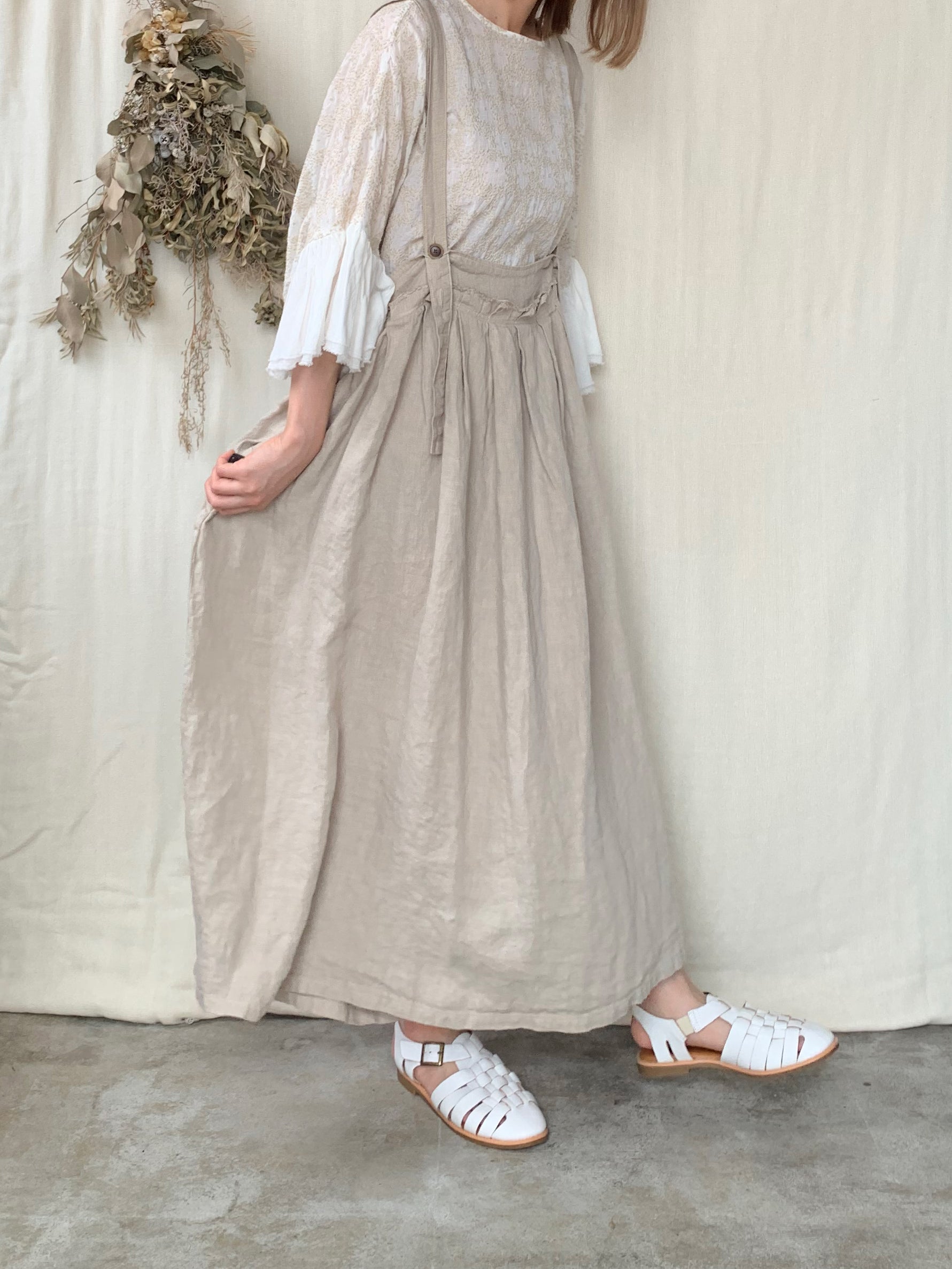 qiri / trees embroidery frill blouse (シロ)