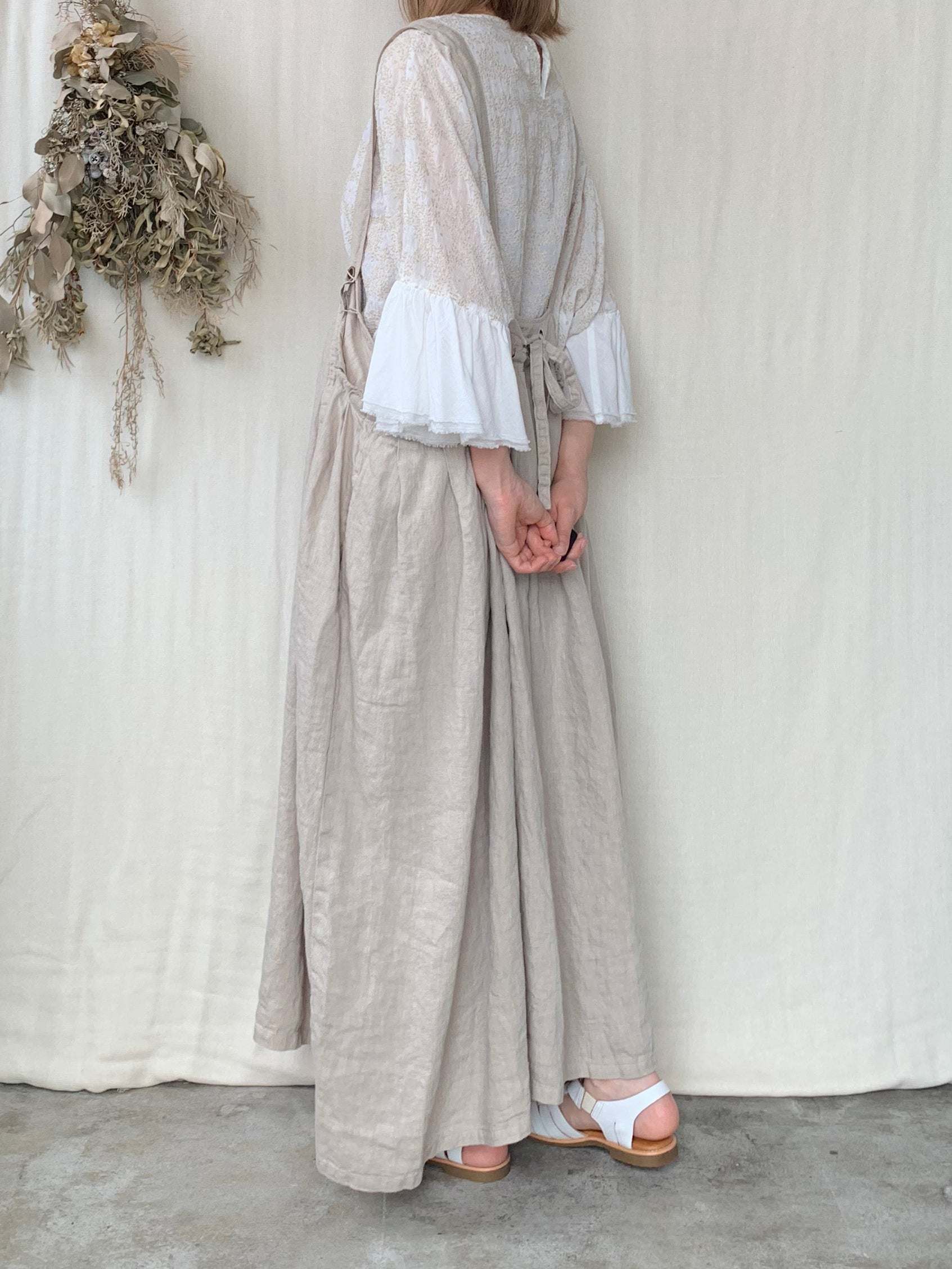 qiri / trees embroidery frill blouse (シロ)