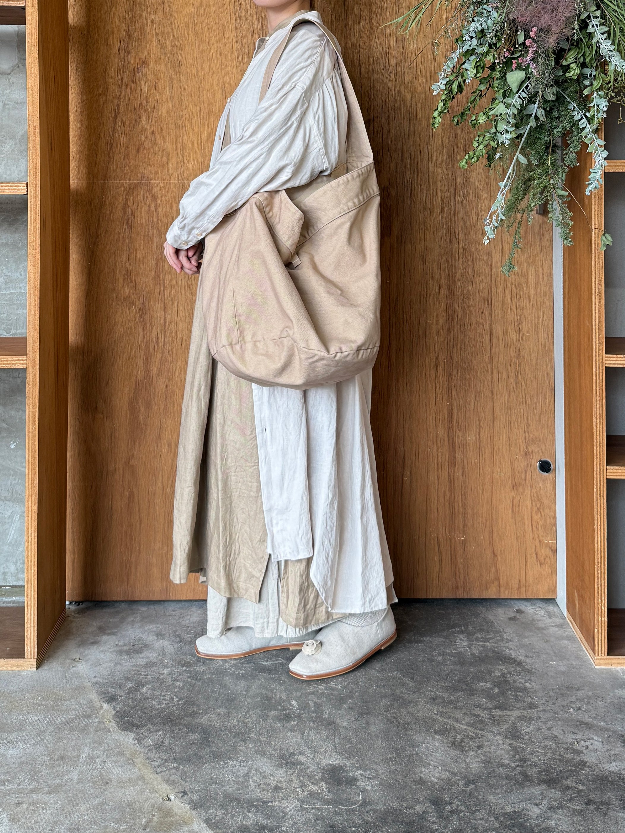 suzuki takayuki × ams, / cylinder tote bag (common oak / ベージュ)