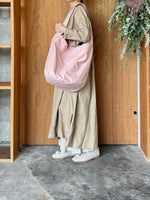 suzuki takayuki × ams, / cylinder tote bag (cloudy coral / ピンク)