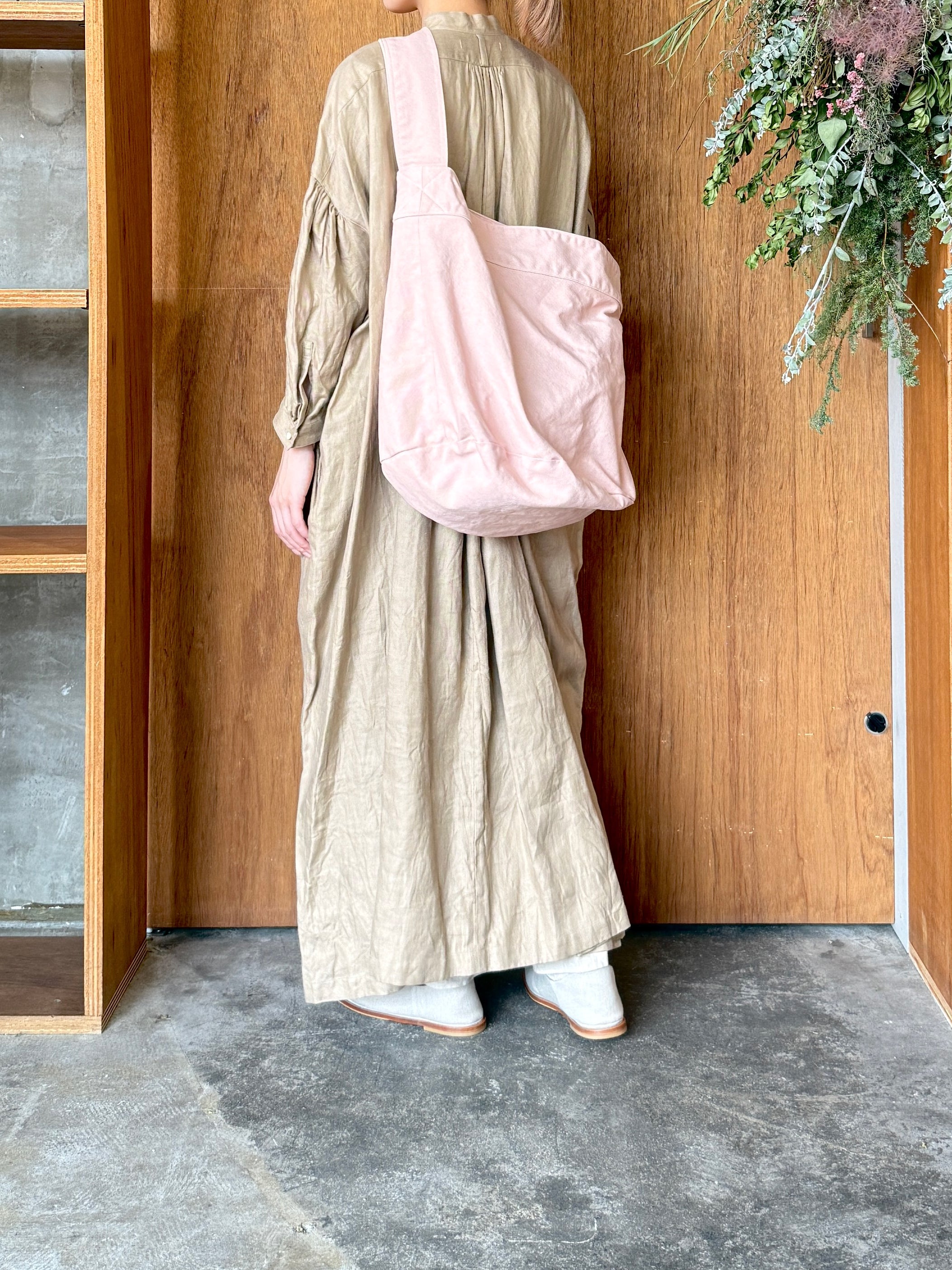 suzuki takayuki × ams, / cylinder tote bag (cloudy coral / ピンク)