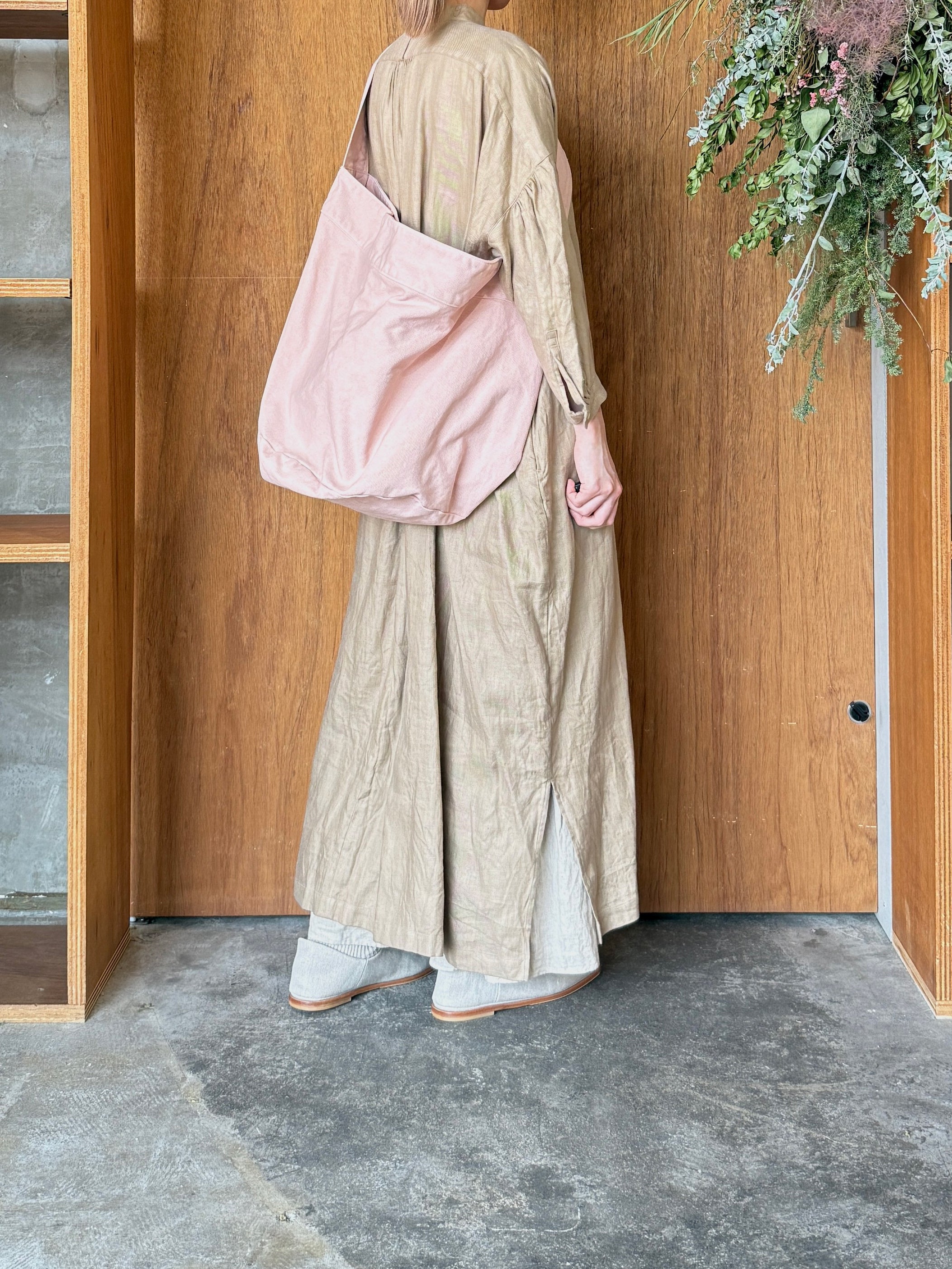 suzuki takayuki × ams, / cylinder tote bag (cloudy coral / ピンク)