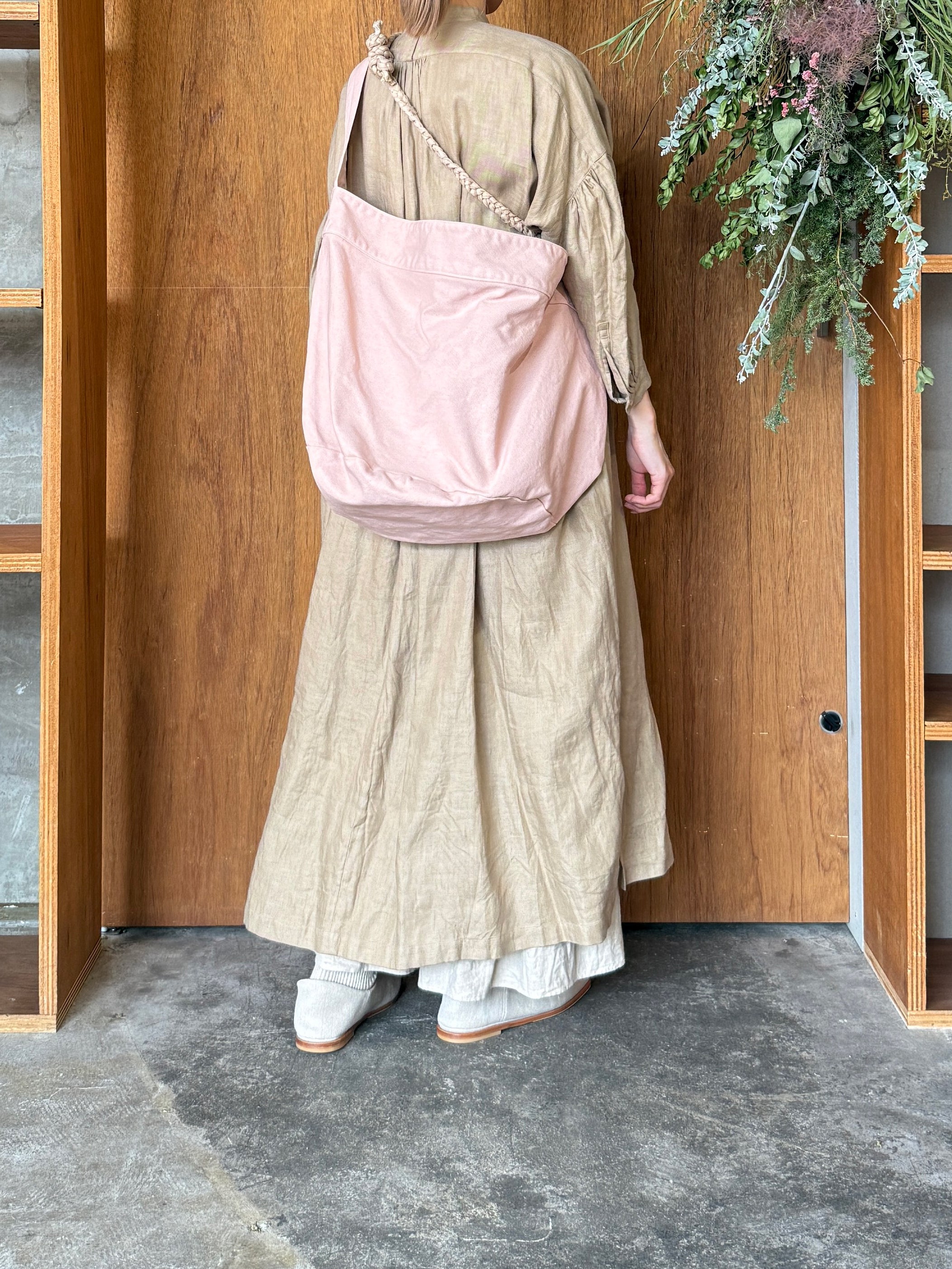 suzuki takayuki × ams, / cylinder tote bag (cloudy coral / ピンク)