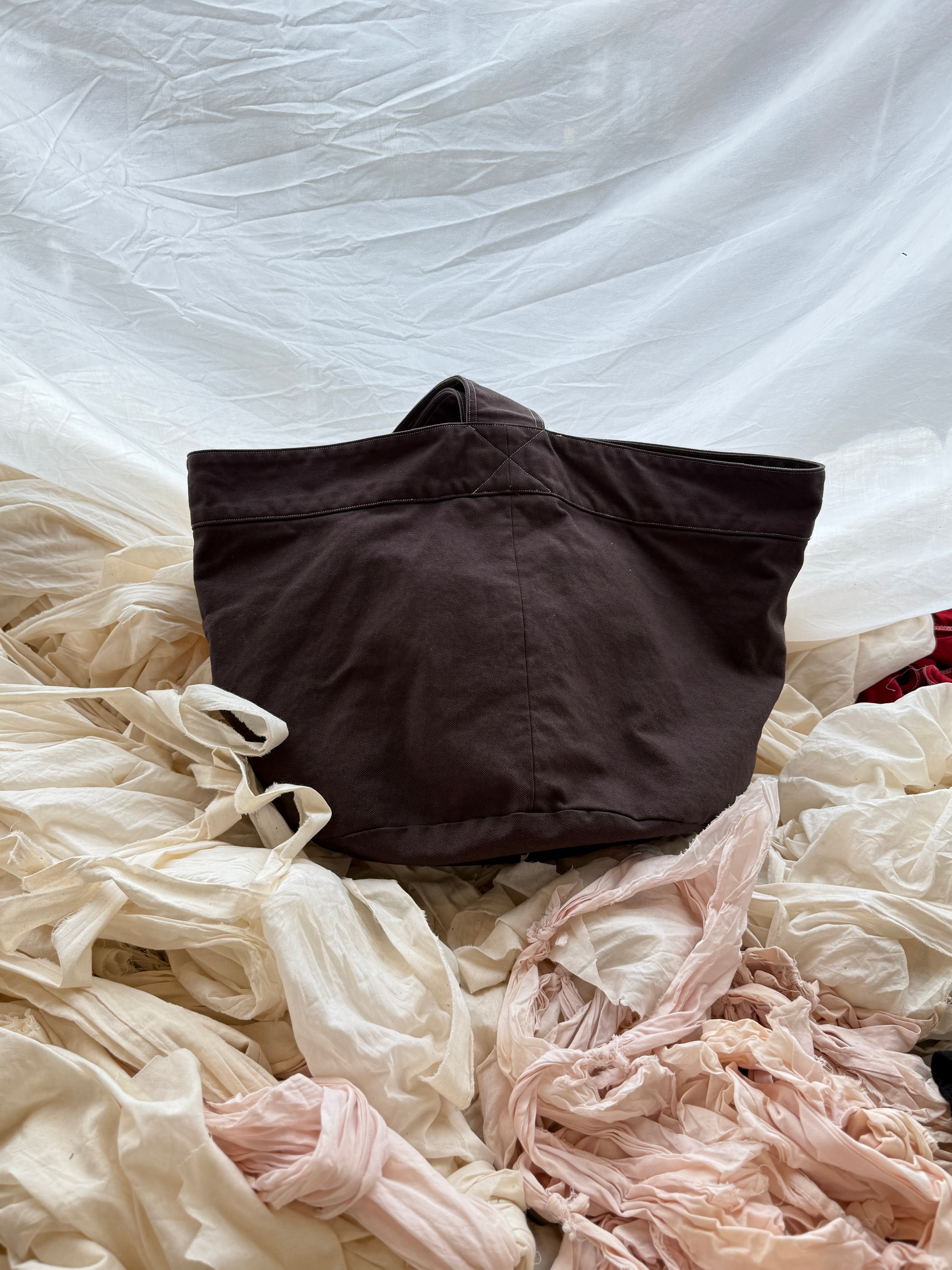 suzuki takayuki × ams, / cylinder tote bag (smoky walnut / ダークブラウン)