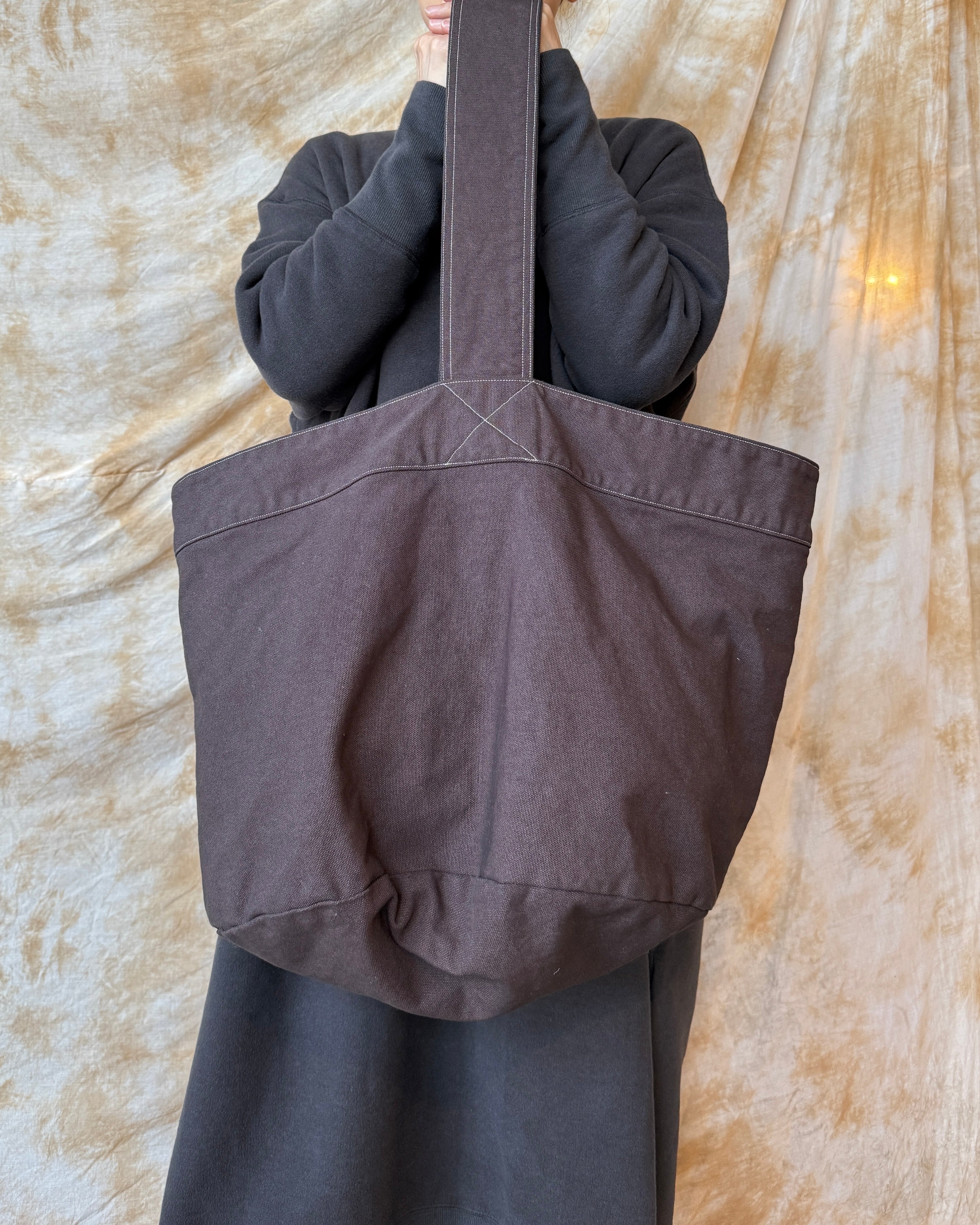 suzuki takayuki × ams, / cylinder tote bag (smoky walnut / ダークブラウン)