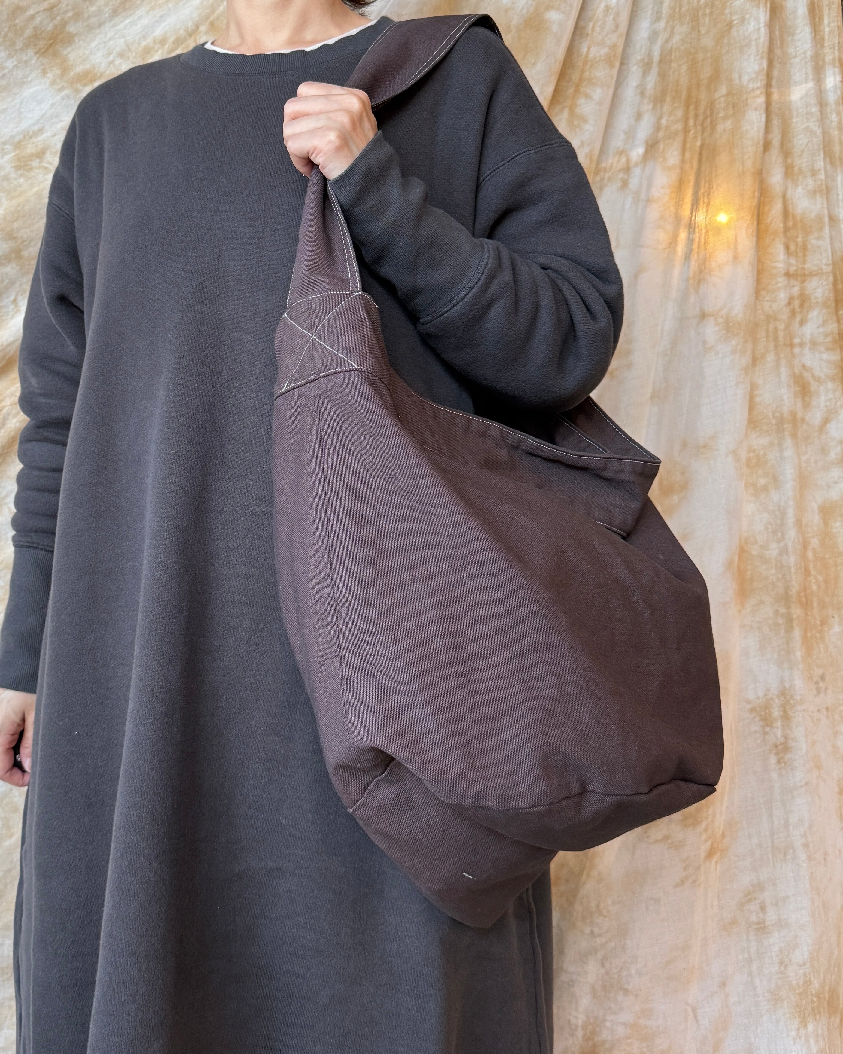 suzuki takayuki × ams, / cylinder tote bag (smoky walnut / ダークブラウン)