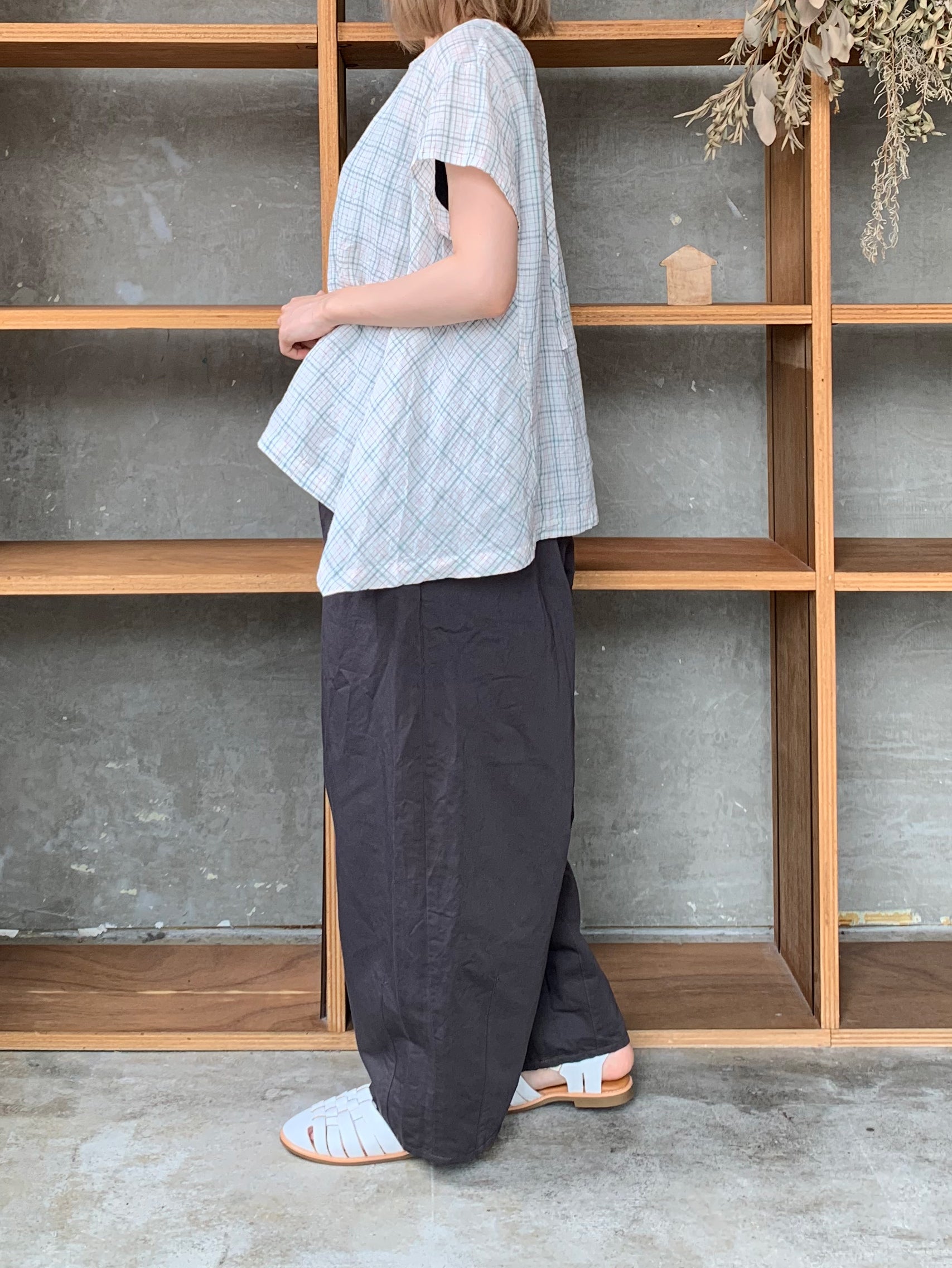 Vlas Blomme / Work Linen Cotton ワイドダーツパンツ(Charcoal)