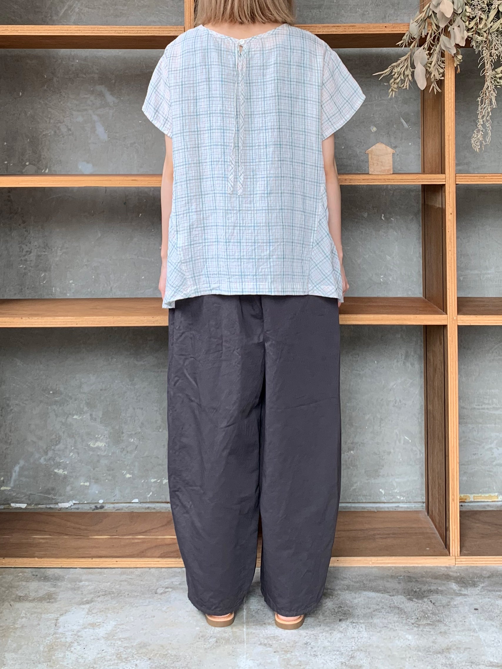 Vlas Blomme / Work Linen Cotton ワイドダーツパンツ(Charcoal)