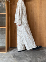 qiri / serene arabesque jacquard gather blouse (ecru)