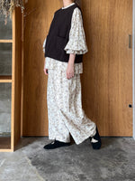 qiri / serene arabesque jacquard gather blouse (ecru)
