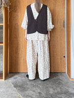 qiri / serene arabesque jacquard gather blouse (ecru)