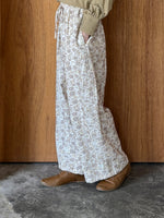 qiri / serene arabesque jacquard gather pants (ecru)
