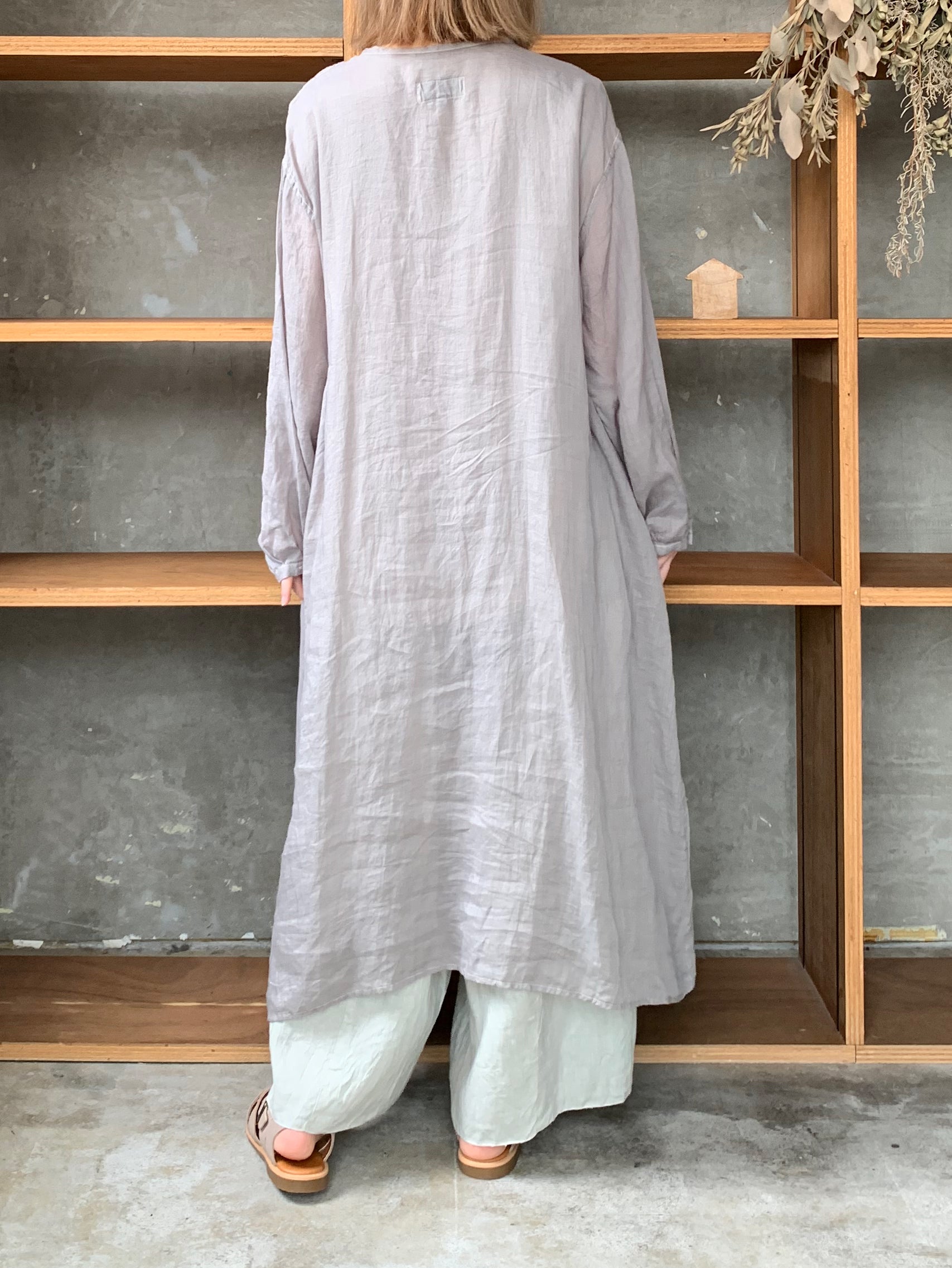 Vlas Blomme / Ramie Lawm 前開きドレス(Gray)