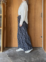 qiri / serene arabesque jacquard gather pants (black)