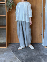 ROBE de PEAU / TUCKED BLOUSE (MAT WHITE)