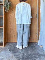 ROBE de PEAU / TUCKED BLOUSE (MAT WHITE)