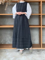 qiri / pintuck jacquard vest one-piece (チャコール)