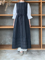 qiri / pintuck jacquard vest one-piece (チャコール)