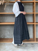 qiri / pintuck jacquard vest one-piece (チャコール)