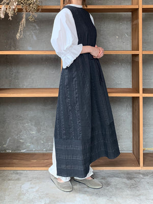 qiri / pintuck jacquard vest one-piece (チャコール)