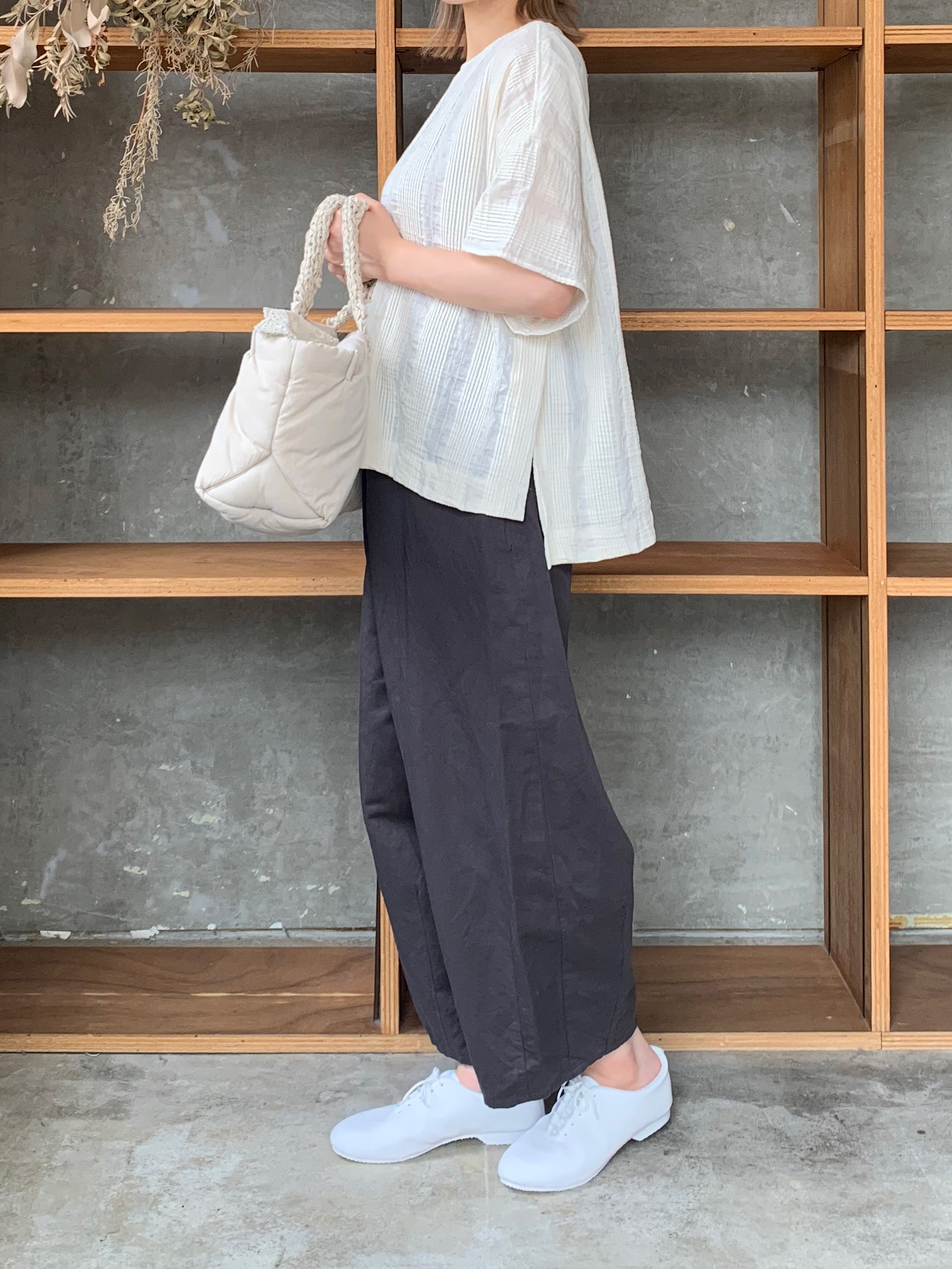 qiri / pintuck jacquard half sleeve blouse (キナリ)