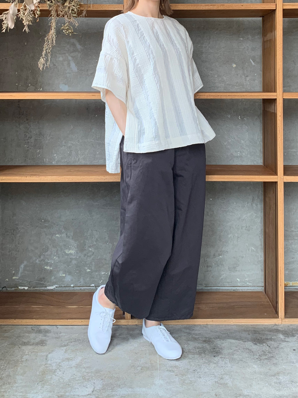 qiri / pintuck jacquard half sleeve blouse (キナリ)