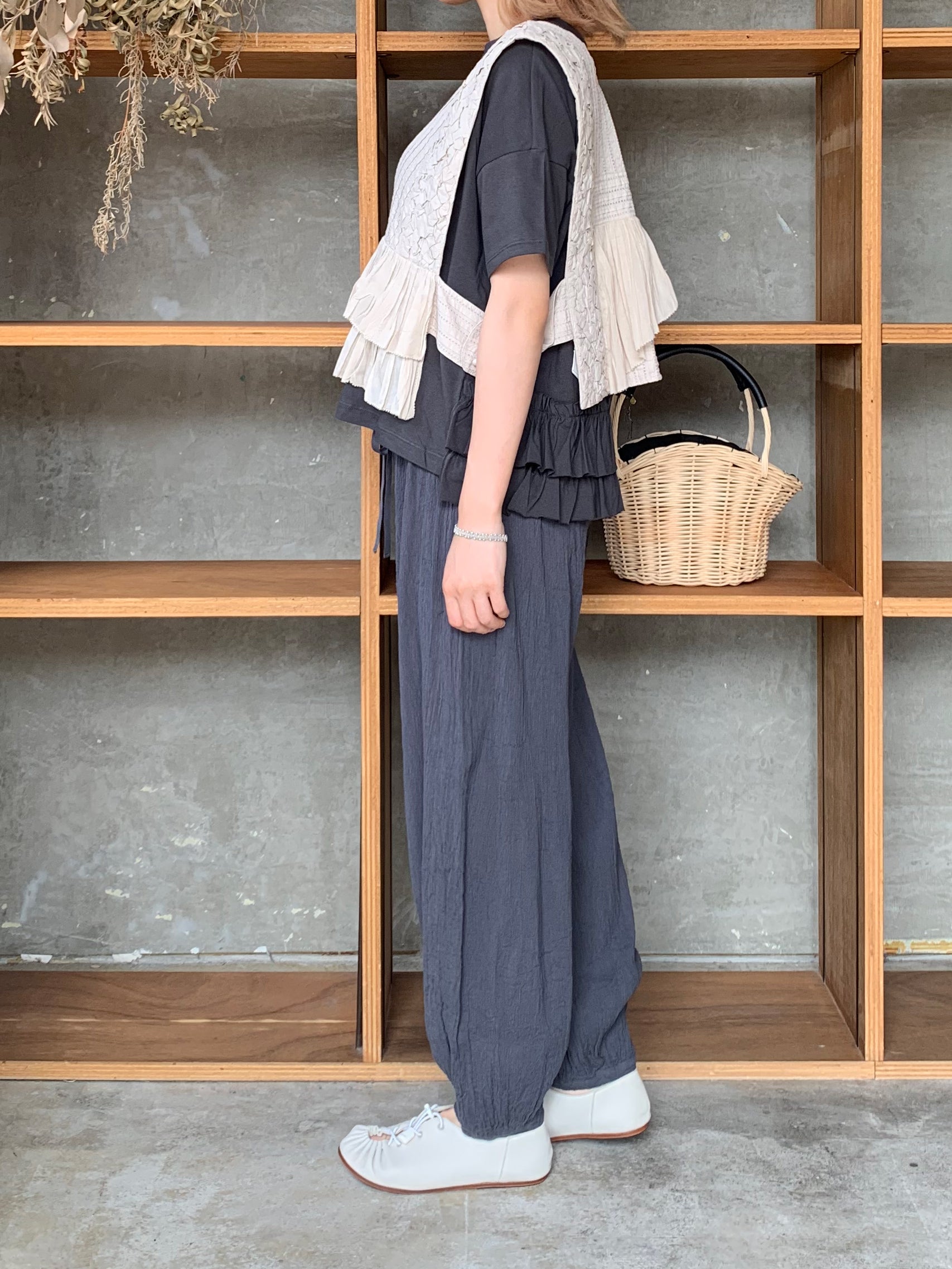 GASA*/ Swallowtail：アゲハ　バックヘムフリルプル (dark charcoal)