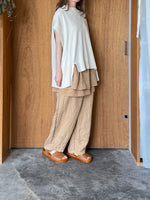 tumugu / ソリトリネン×コットンリネンボイルガーゼ ラップスカート付パンツ（CAMEL）