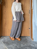 tumugu / ソリトリネン×コットンリネンボイルガーゼ ラップスカート付パンツ（GRAY）