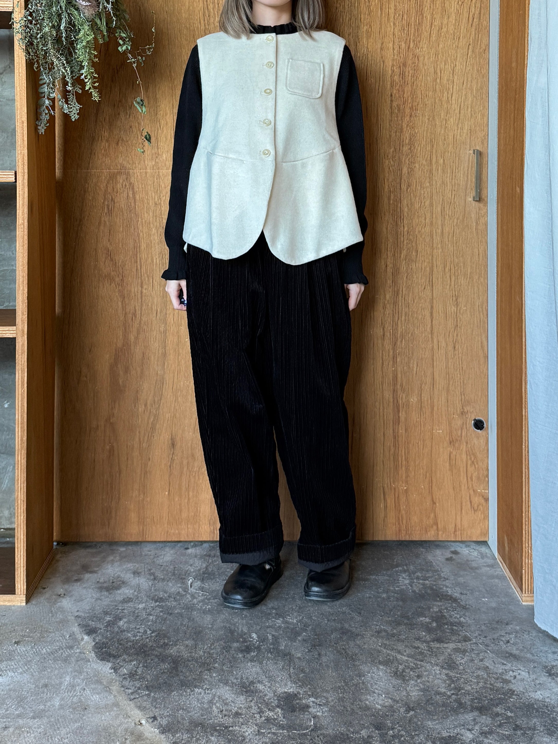 tumugu / エコウールモッサ ベスト（ECRU）