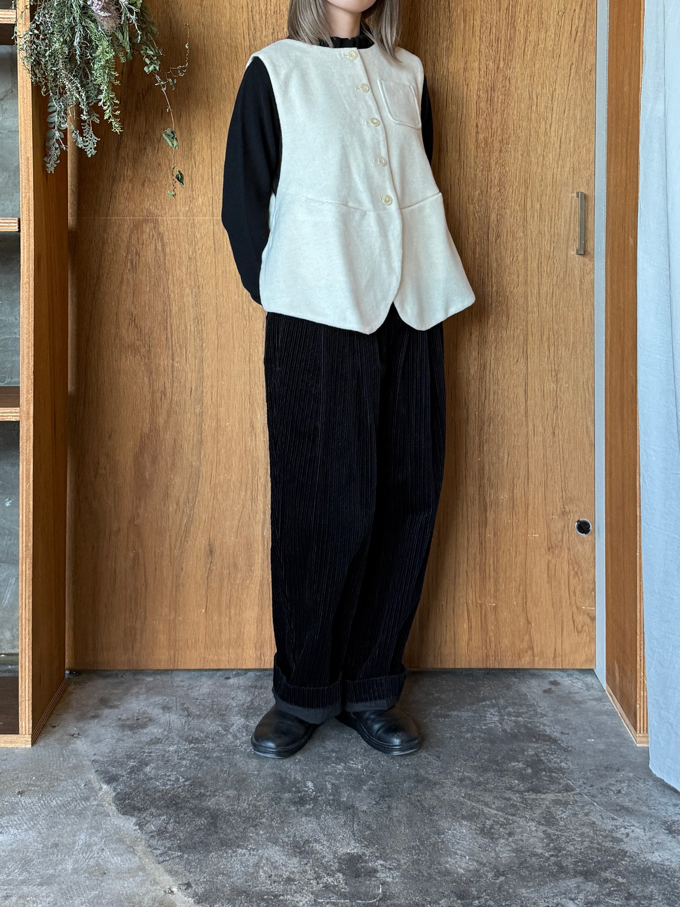 tumugu / エコウールモッサ ベスト（ECRU）