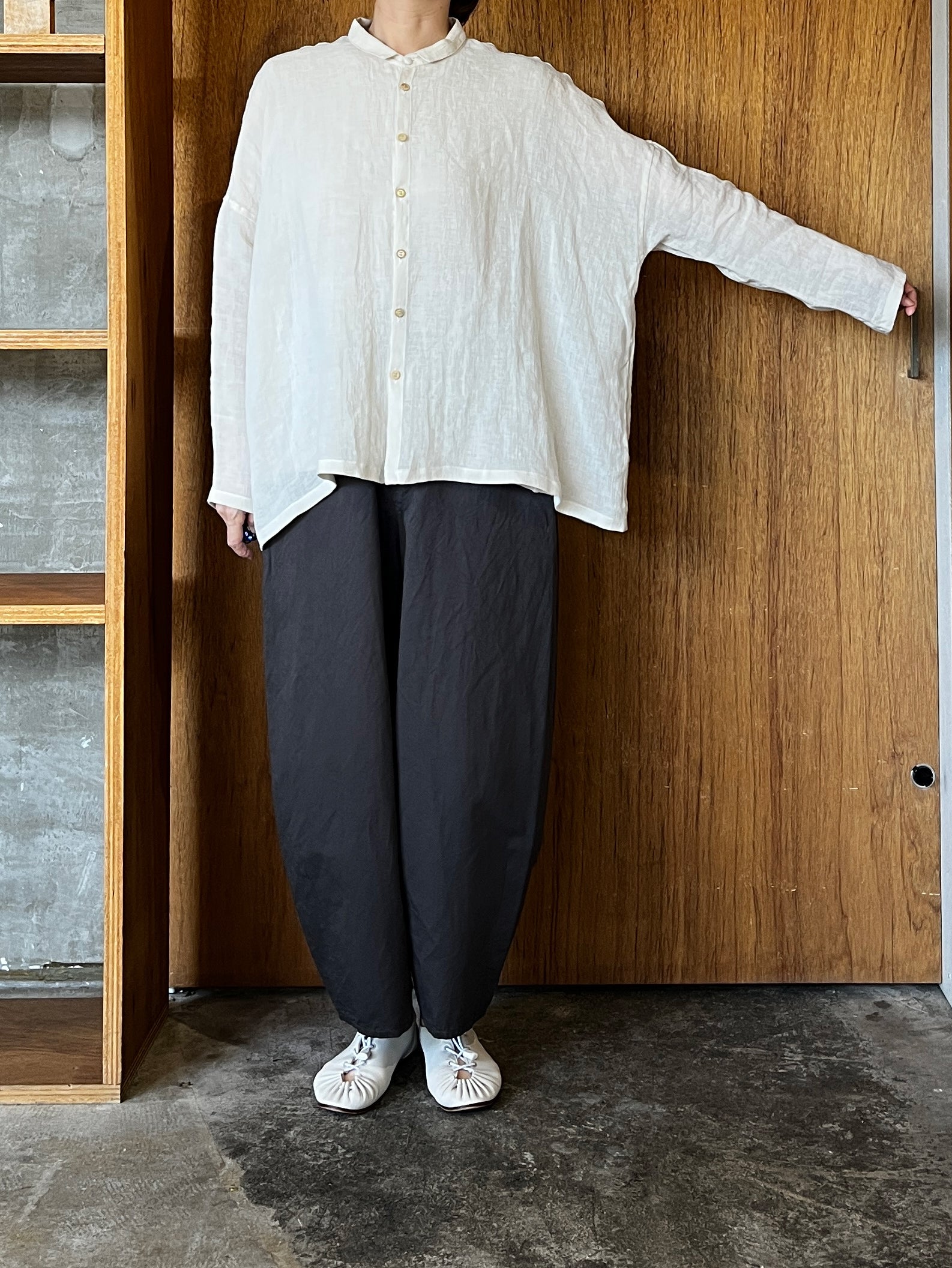 Vlas Blomme / Washed Light Linen ワイドシャツ (L.Beige)