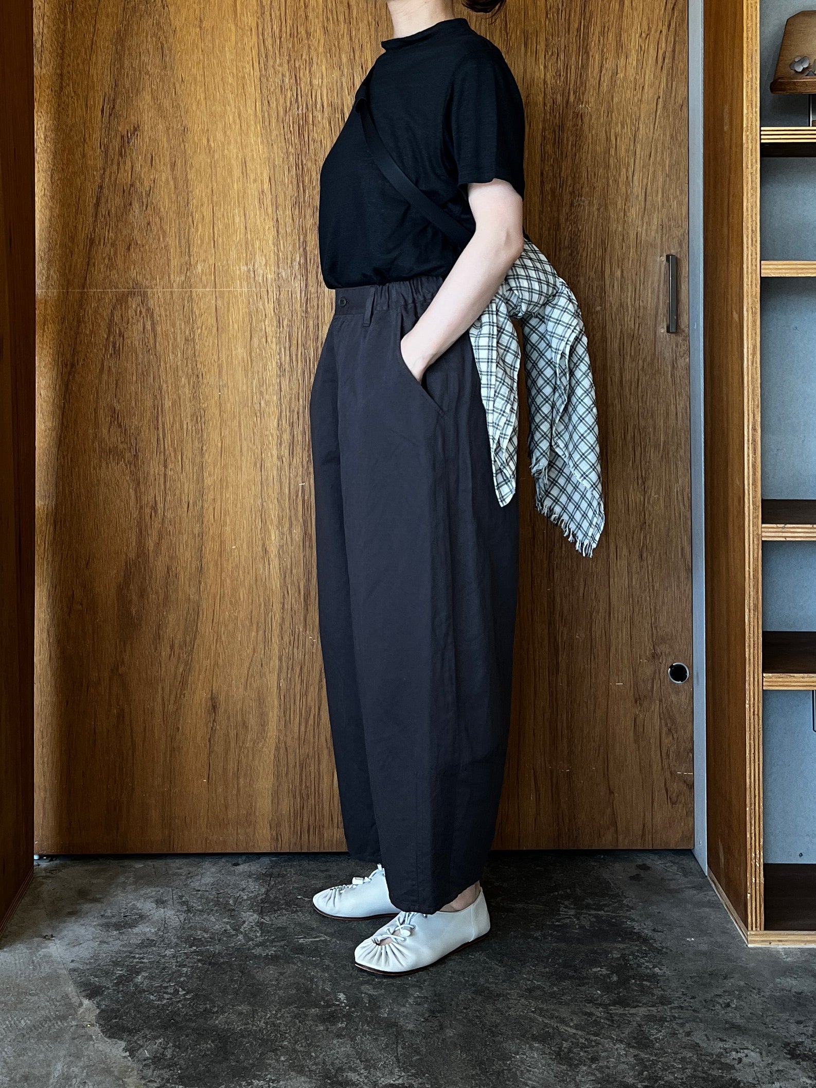 Vlas Blomme / Linen Plainstitch MOCK NECK TEE (Black)