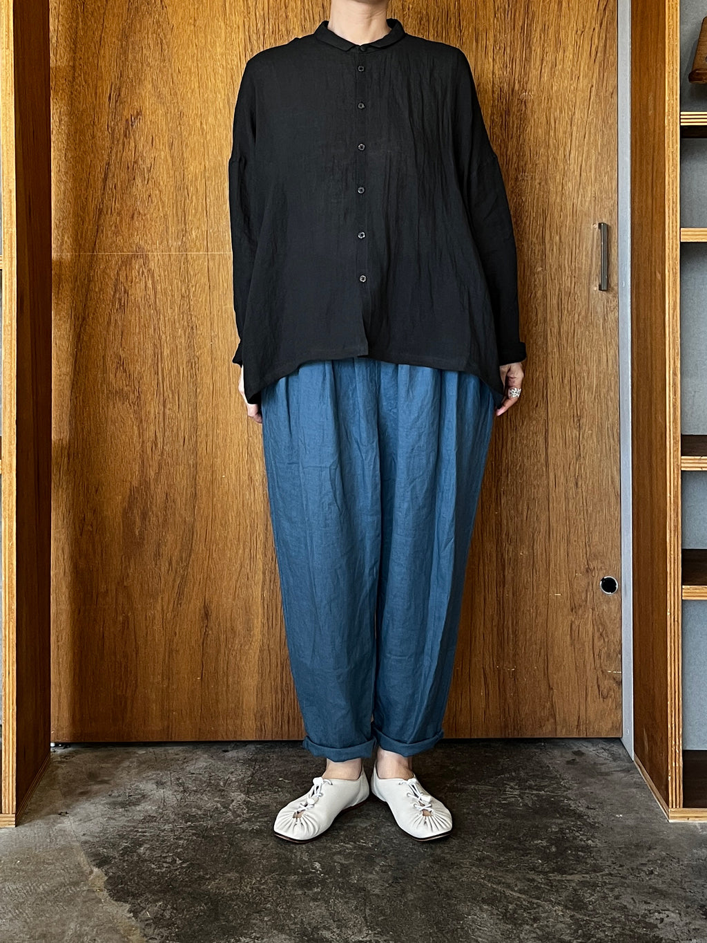 Vlas Blomme / Washed Light Linen ワイドシャツ (D.Charcoal)