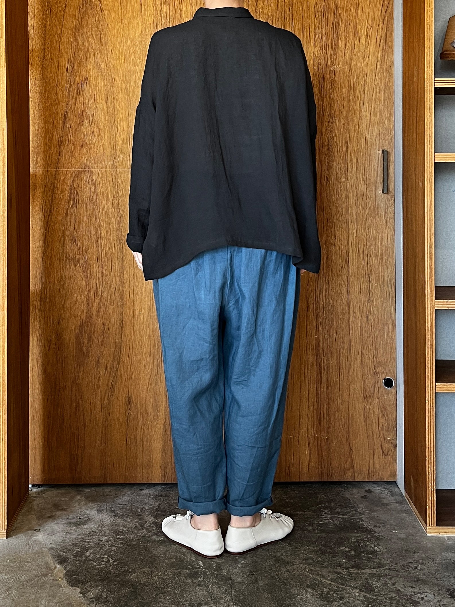 Vlas Blomme / Washed Light Linen ワイドシャツ (D.Charcoal)