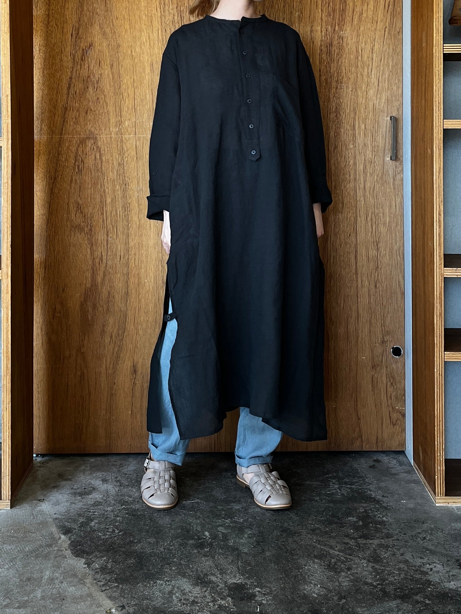 Vlas Blomme / Washed Light Linen カフタンロングシャツ (D.Charcoal)