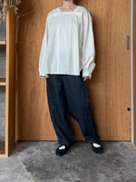 Vlas Blomme / Cotton Hemp High Count ピンタックプルオーバー (Écru)