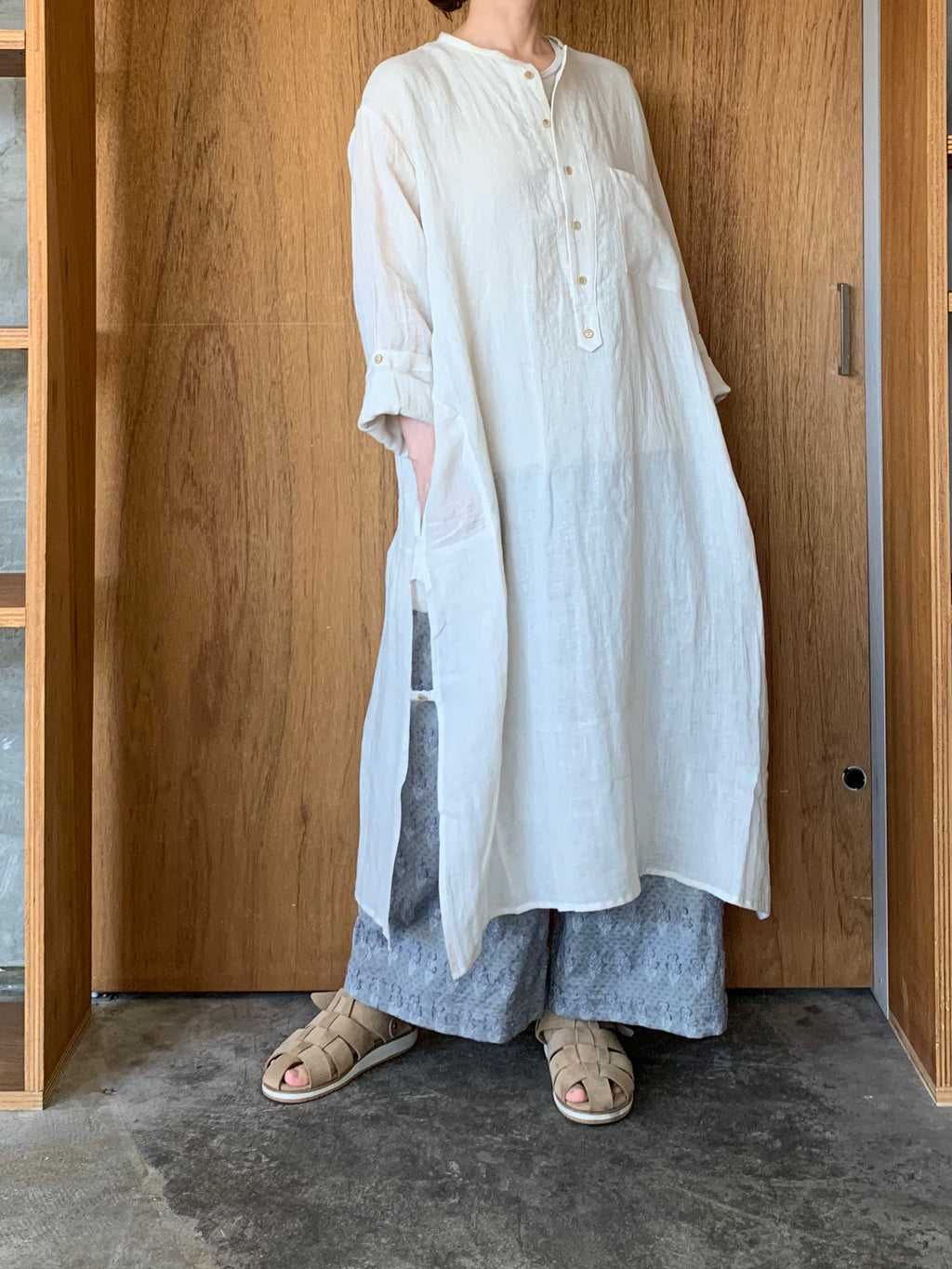 Vlas Blomme / Washed Light Linen カフタンロングシャツ (L.Beige)