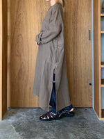 Vlas Blomme / Washed Light Linen カフタンロングシャツ (Mocha Beige)