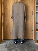 Vlas Blomme / Washed Light Linen カフタンロングシャツ (Mocha Beige)