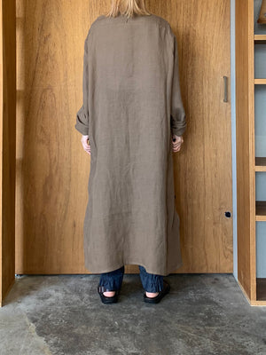Vlas Blomme / Washed Light Linen カフタンロングシャツ (Mocha Beige)
