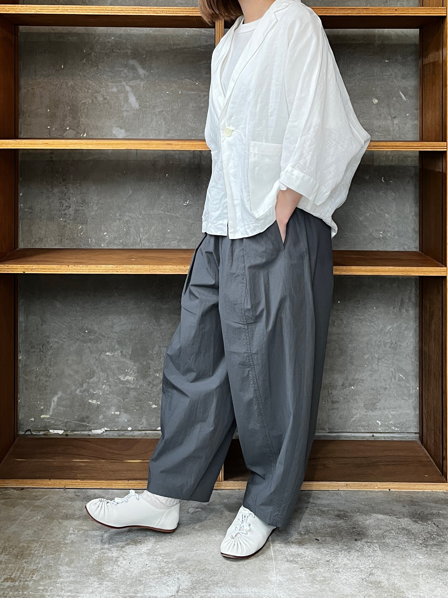 【SALE】UNIVERSAL TISSU / フレンチリネン ドルマンスリープシャツジャケット（オフ）
