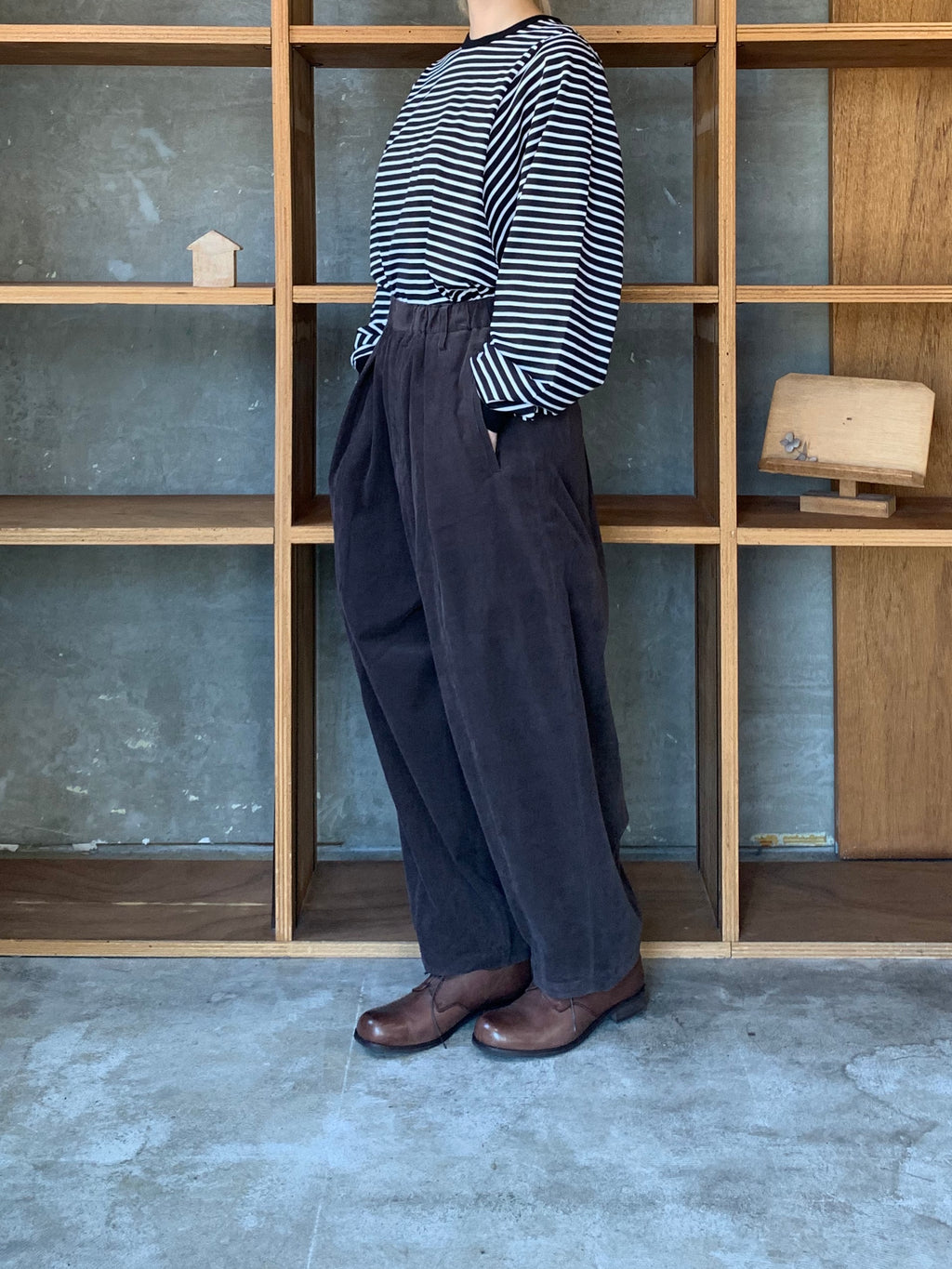 OTOAA / LIGHTWEIGHT CORDUROY COCOON PANTS