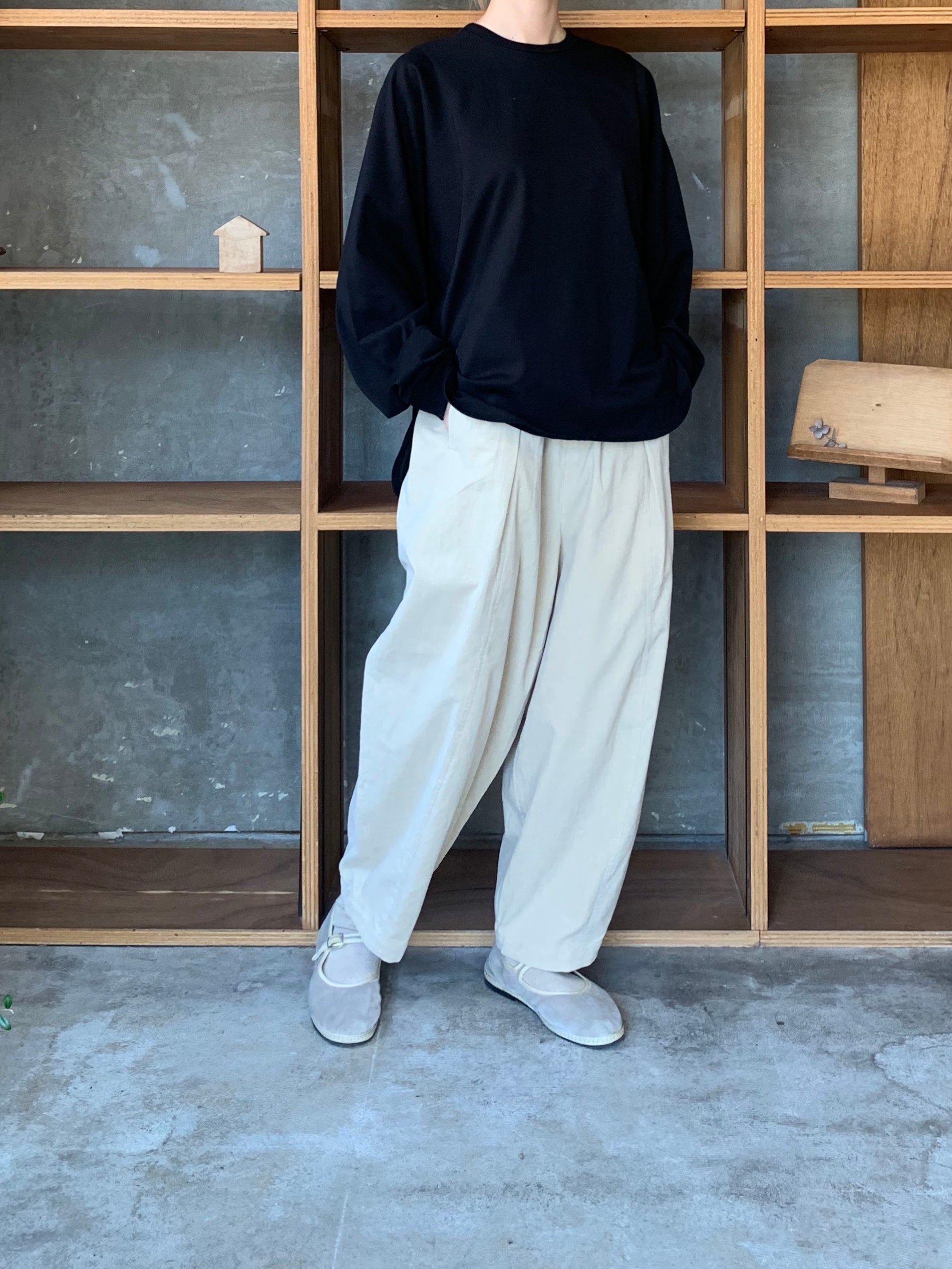 OTOAA / LIGHTWEIGHT CORDUROY COCOON PANTS