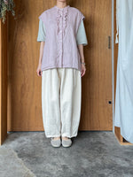 ROBE de PEAU / LINEN FRILL NO SLEEVE BLOUSE (ASH PINK)